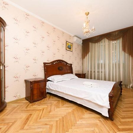 Apartment On Volodymirska 73 Street 키예프 외부 사진